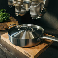 Skottsberg - Stainless Steel Hapjespan 28 cm met deksel Hapjespan Skottsberg