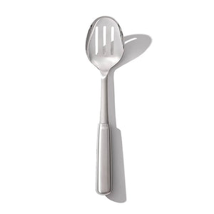 Cuillère à légumes OXO à manche ajouré